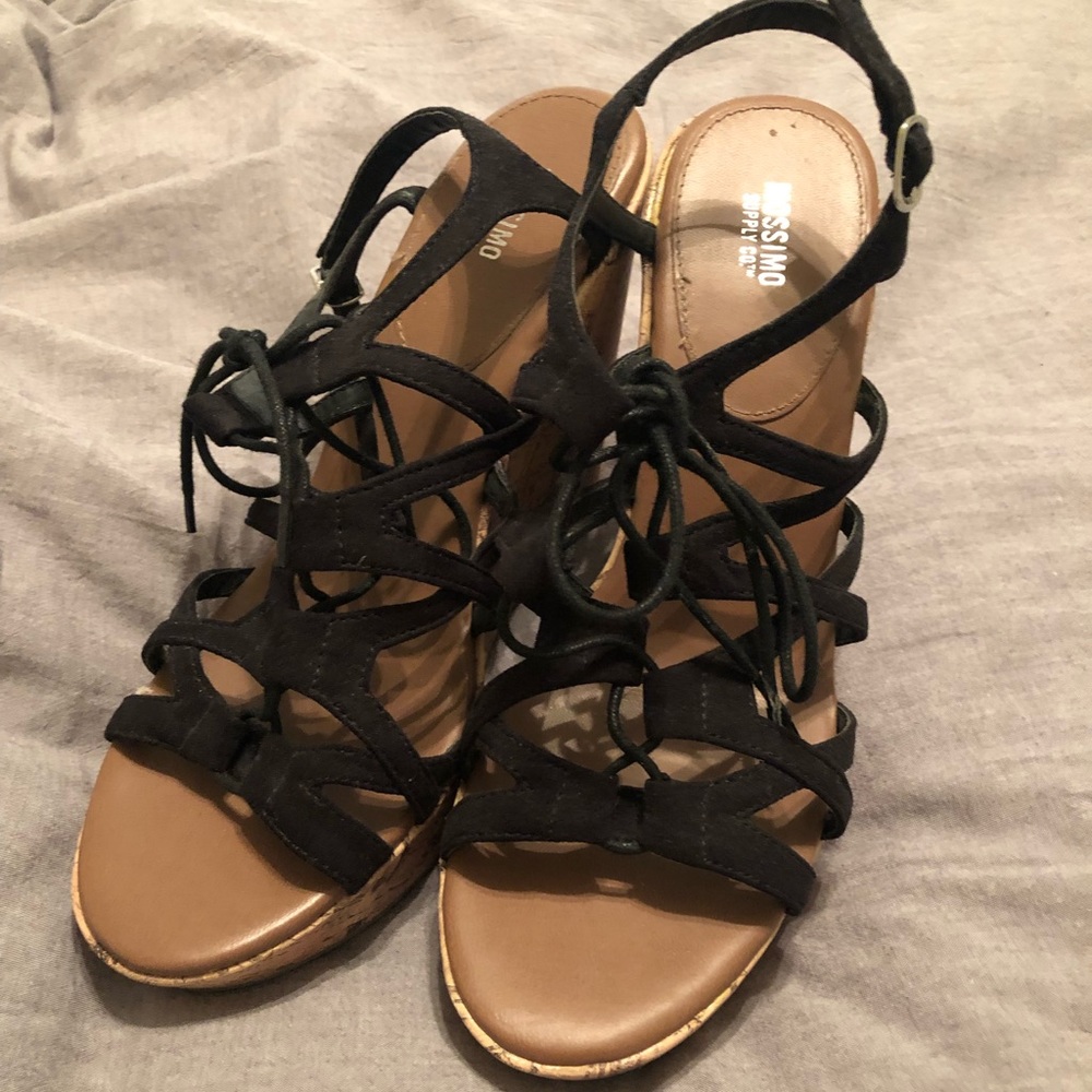 Black wedges